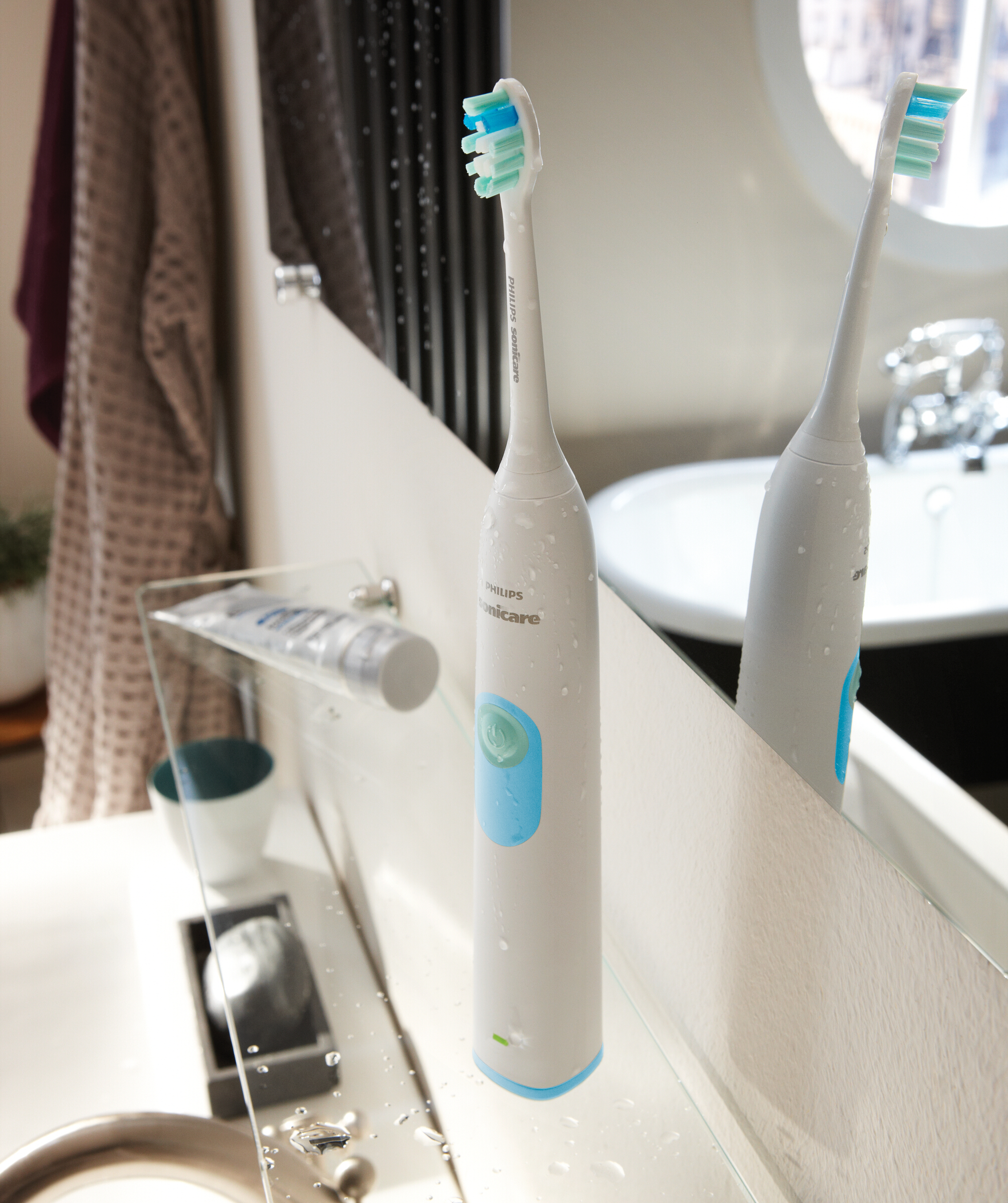 Электрическая зубная щетка Philips PlaqueDefence 2 Series, HX6231 Электрическая зубная щетка Philips PlaqueDefence 2 Series, HX6231 — изображение 2